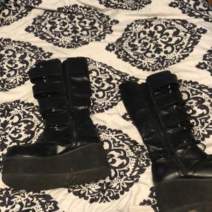 Platform black buckle boots
